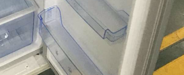 Smad refrigerator for solar power with detachable door seal