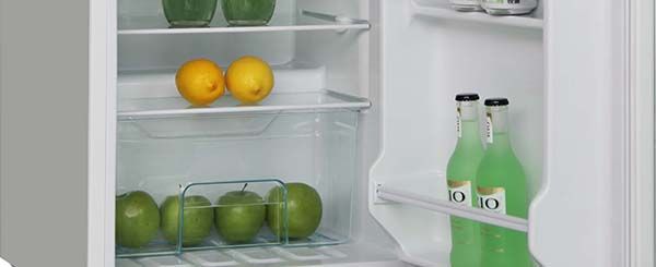 
Smad 2.8 Cu. Ft. Small Top Freezer Refrigerator with crisper drawers