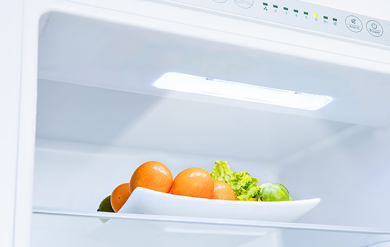 
Smad 226L 50/50 Integrated Slim Fridge Freezer with Efficient LED Lighting